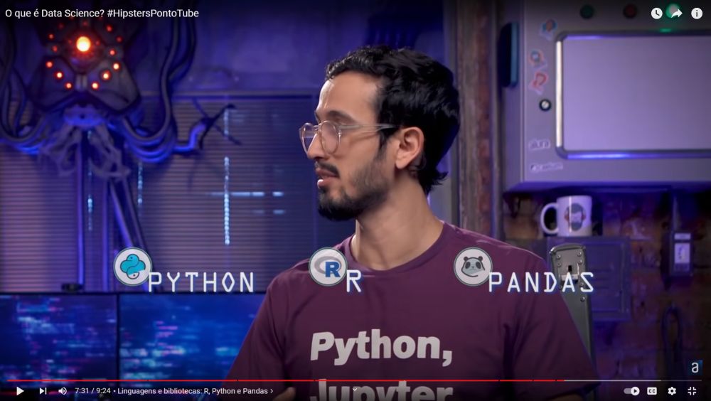 Paulo Silveira questionando sobre as novas ferramentas de ciências de dados, como python,R e a biblioteca Pandas.