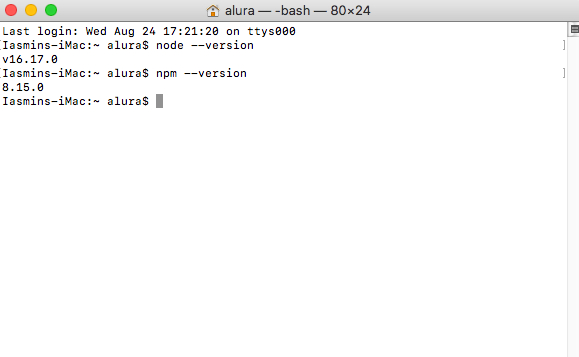 Tela do terminal macOS, em fundo branco. Há uma barra superior cinza, com três círculos à esquerda, vermelho, amarelo e verde, respectivamente. No centro da barra, há o ícone de uma casa e o texto: “alura-bash-80x24”. Na parte principal da tela, temos o texto:“Last login: Wed Aug 24 17:21:20 on ttys000 Iasmins-iMac:~ alura$ node --versionv16.17.9Iasmins-iMac: alura$ npm --version 8.15.0Iasmins-iMac: alura$”