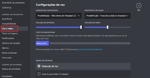 Configurações de voz no painel de voz e vídeo.