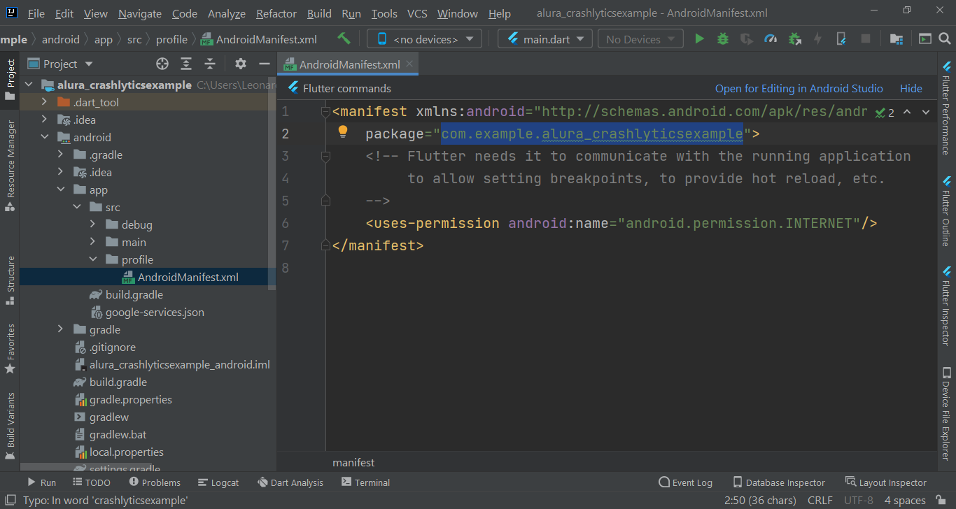 Print do Intellij navegando pelas pastas do projeto alura crashlytics, criado em Flutter, até o arquivo AndroidManifest.xml para obtermos o package