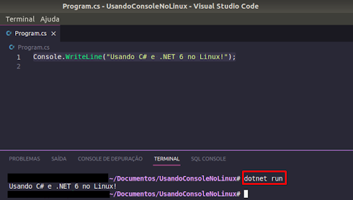 alt text: Na imagem mostra um recorte da tela do VS Code, mostrando parte do arquivo Program.cs e o terminal com o comando dotnet run.