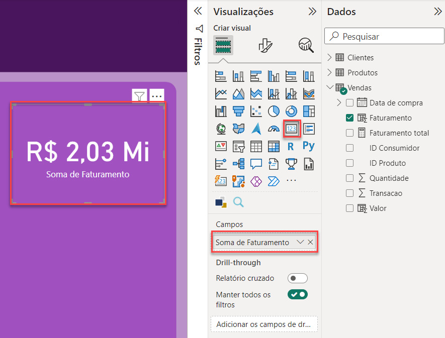 Canvas do Power BI com visualizações e dados referentes ao caminho da “Soma de Faturamento” destacados com retângulo vermelho. À esquerda, um visual de cartão chamado "Soma de Faturamento". À direita, temos a aba de Visualizações, com seleção de tipo de visual e campo "Soma de Faturamento", o qual foi gerado a partir do campo de Faturamento da tabela Vendas, presente na aba de Dados.