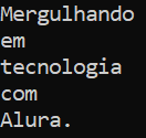 Recorte do console da aplicação exibindo a mensagem “Mergulhando em tecnologia com a Alura”, com a quebra de linha após cada palavra.