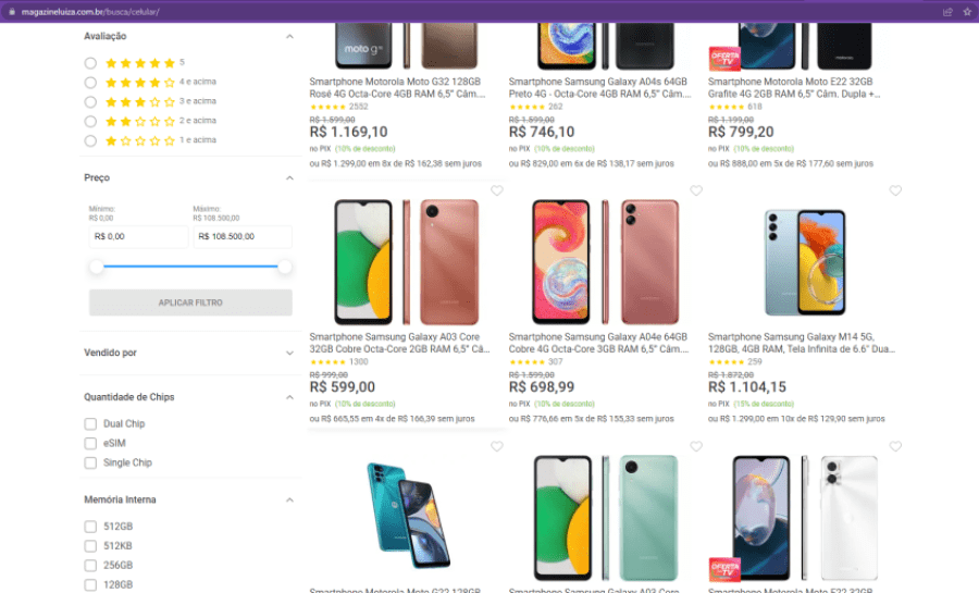 PrintScreen da tela de pesquisa do site Magazine Luiza, com busca referente a celular, aparelhos diversos com seus respectivos nomes e imagens na parte central e à direita e filtros de busca em coluna à esquerda, com tópicos de busca como avaliação, preço, vendido por, quantidade de chips, memória interna, filtros os quais podem ser expandidos.